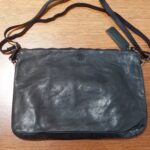 Pochette Minoronzoni grande in pelle effetto vintage Nero